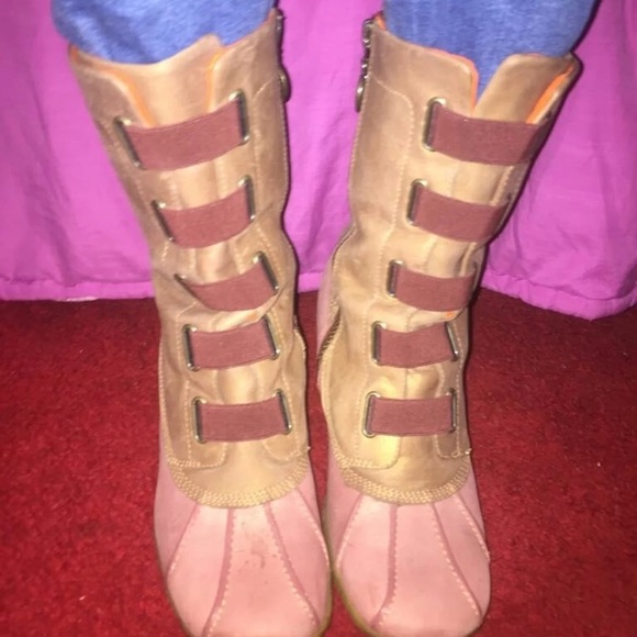 (SOLD) Timberland Boots - Picture 2 of 4